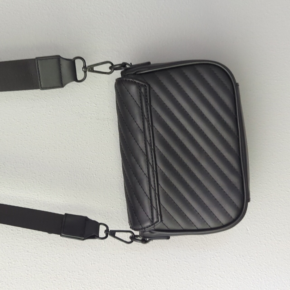 Aldo black quilted crossbody bag. Women's black crossbody purse. Adjustable. - Picture 7 of 8
